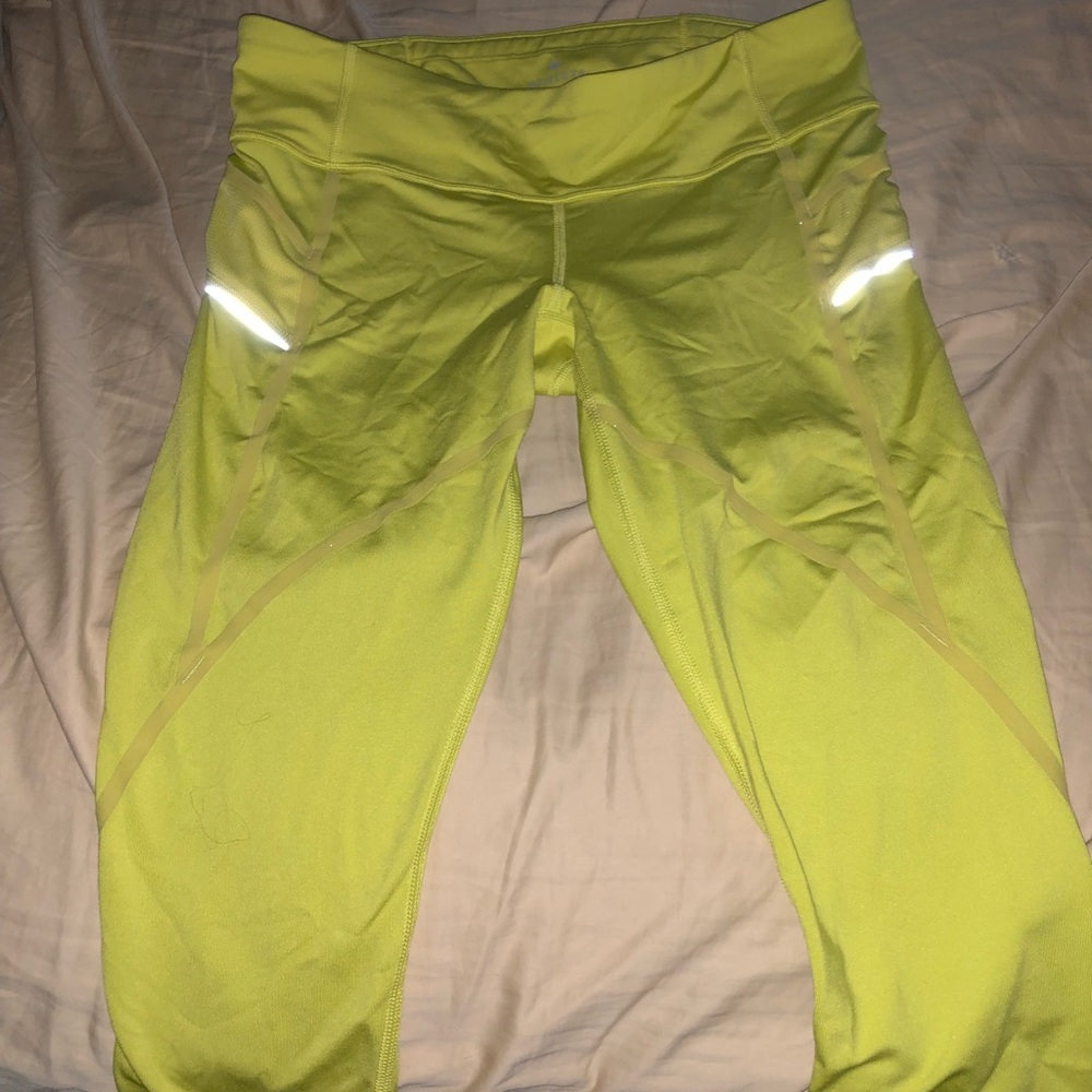 Athlete crops.